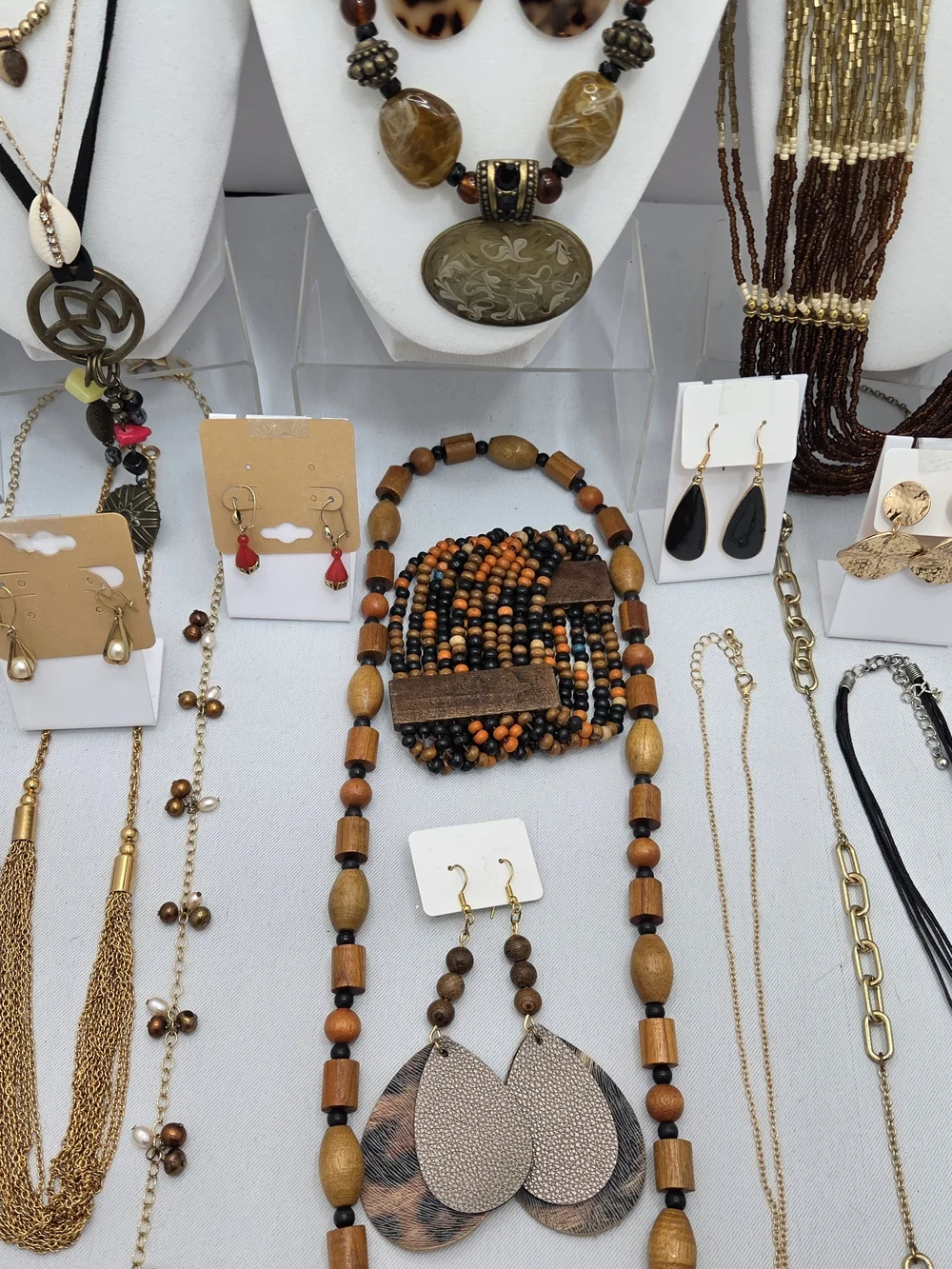 HUGE! 38pc Vintage To Now Jewelry Lot CHICO'S KENNETH LANE NRQ Necklace Earrings - Picture 3 of 16